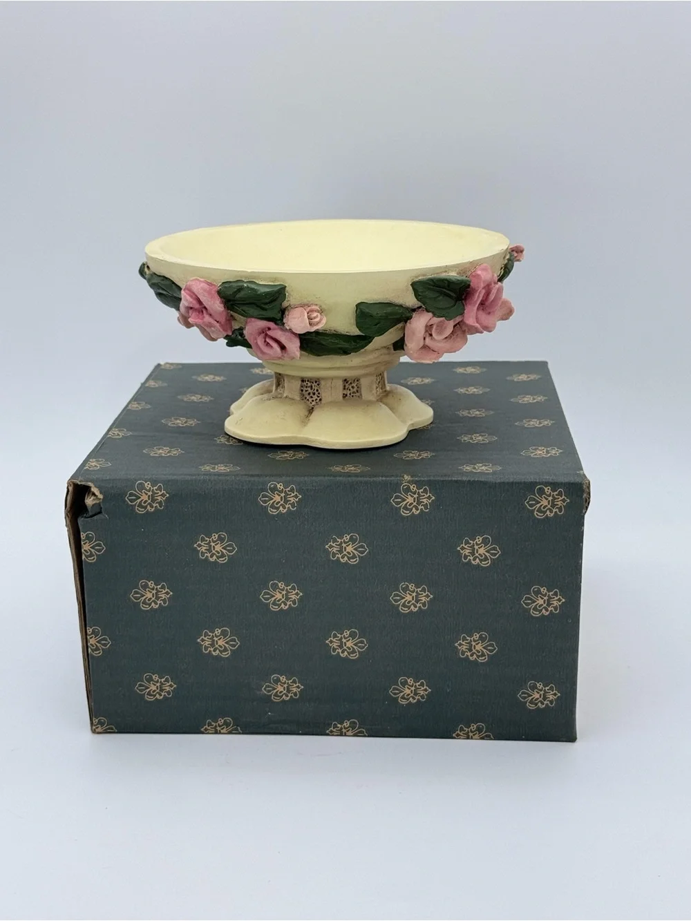 1990’s Vtg. Accents Pedestal Resin Rose Bowl Centerpiece Cottagecore Decor - NIB